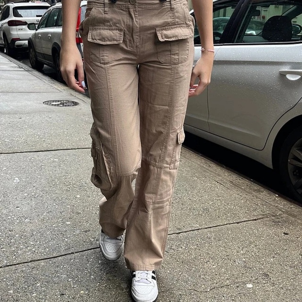 Low rise tan cargos